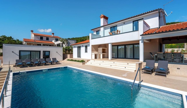 Awesome home in Trget