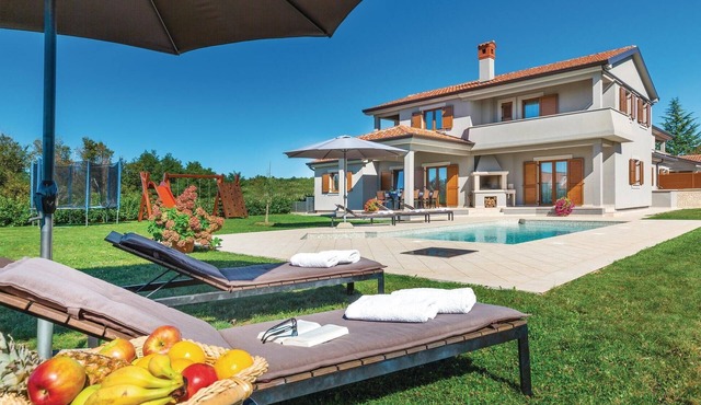 Awesome home in Trosti