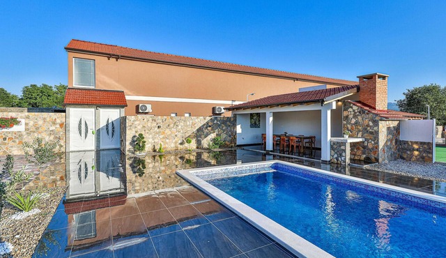 Awesome home in Ugljane