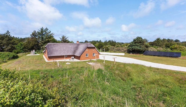 Awesome home in Ulfborg with kitchen