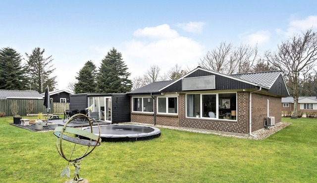 Awesome home in Ulfborg with kitchen