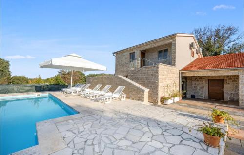 Awesome Home In Unesic