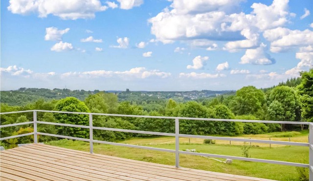 Awesome Home In Ussel With Wifi