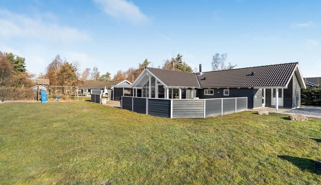 Awesome home in Væggerløse with sauna