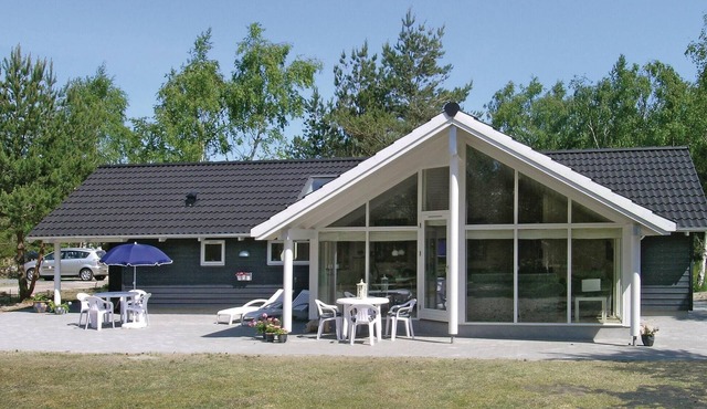 Awesome home in Væggerløse with sauna