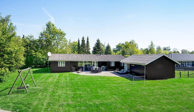 Awesome home in Væggerløse with kitchen
