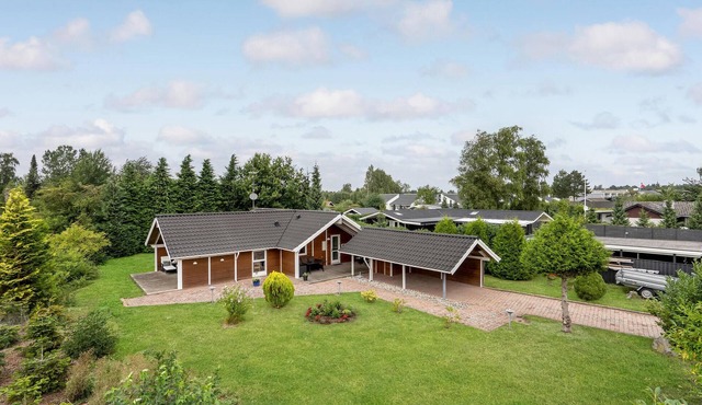 Awesome home in Væggerløse with sauna