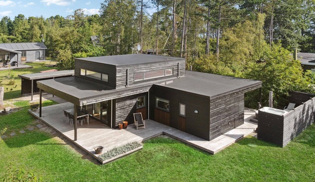Awesome home in Væggerløse with kitchen