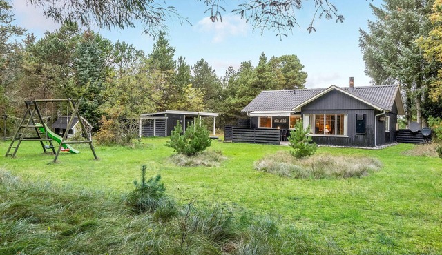 Awesome home in Vejers Strand with WiFi