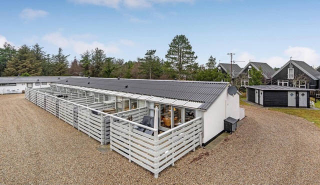 Awesome home in Vejers Strand with WiFi