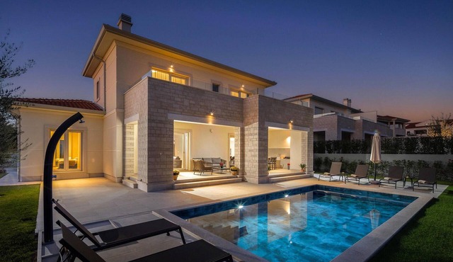 Awesome home in Vabriga