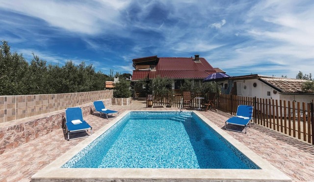 Awesome home in Valtura