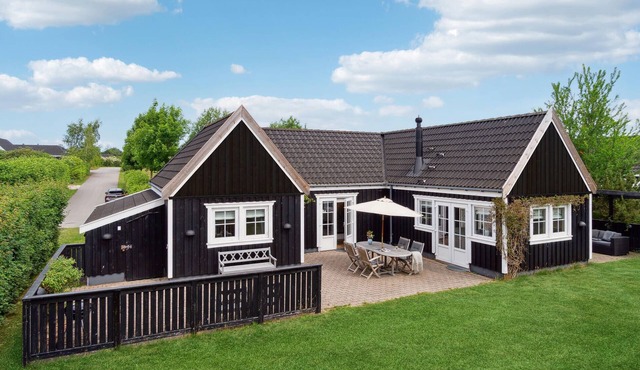 Awesome home in Vejby with sauna