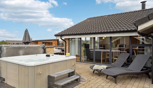 Awesome home in Vinderup with sauna