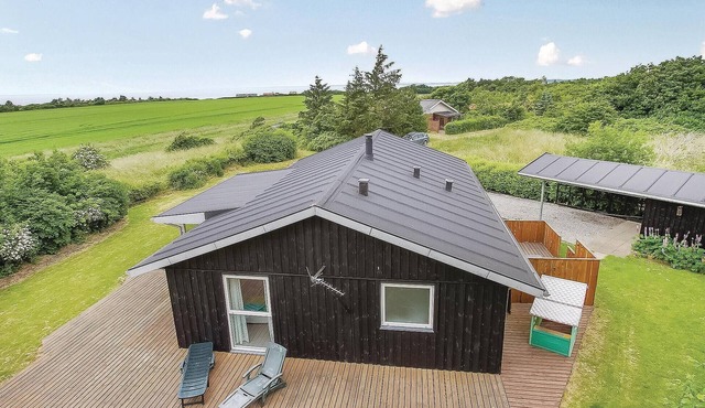 Awesome home in Vinderup with WiFi