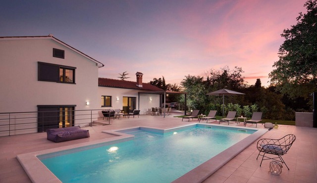 Awesome home in Vinez