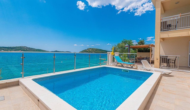 Awesome home in Zatoglav