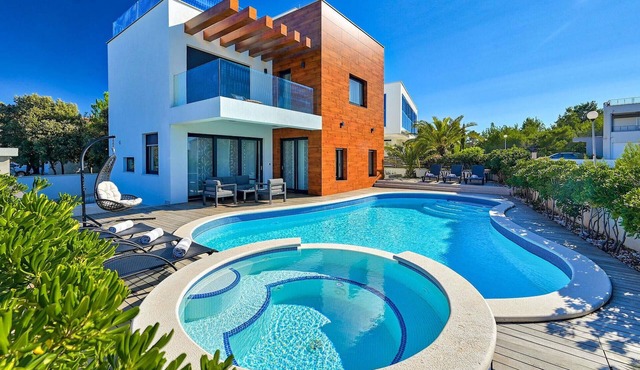 Awesome home in Zaton