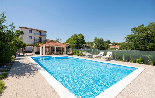 Awesome Home In Zmijavci