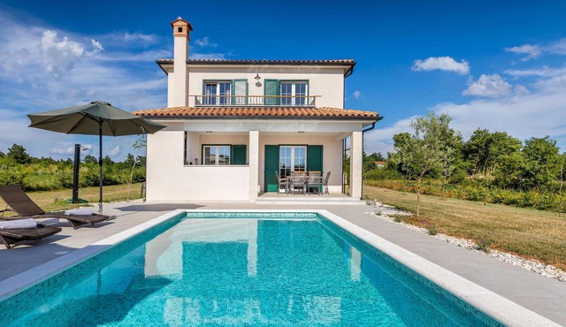 Awesome home in Zminj