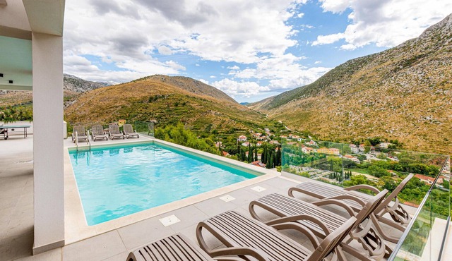 Awesome Home in Zrnovnica With Sauna, Wifi and Swimming Pool