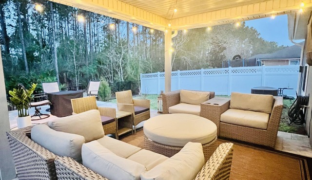 *AWESOME HOME! PEACEFUL, SAFE, PERFECT LOCATION*