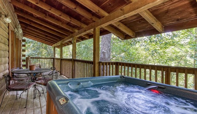 Awesome Honey Bear, “Cozy Cabin Retreat in the Smokies – Comfort & Fun for All”!