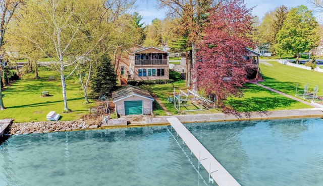 Awesome Lake Getaway On Beautiful Green Lake