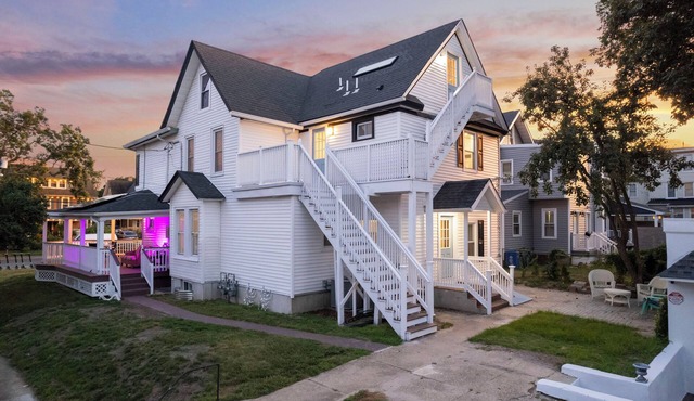 Awesome location and awesome top floor apartment near the ocean & boardwalk.