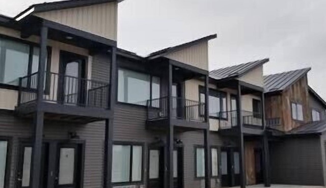 Awesome new unit available! Walking distance to great Amherst places and events