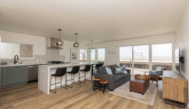 Awesome Oceanfront Retreat with Expansive Ocean Views w/Parking Long Beach Peninsula/Belmont