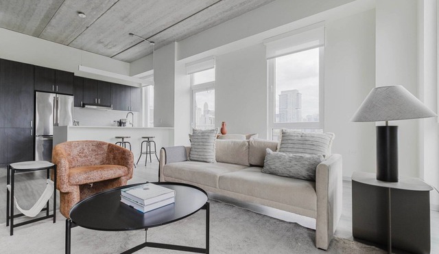 Awesome Old Town 2BR Gym, W/D, Rooftop & A/C, by Blueground