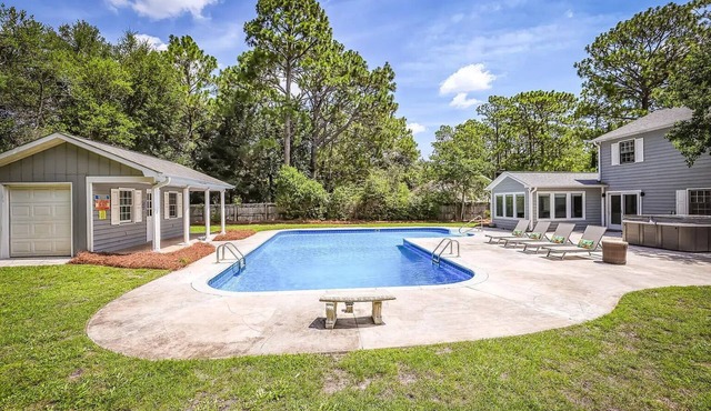 Awesome Pool, Hot Tub & Amazing Arcade! No cleaning fee! 4 BD Paradise