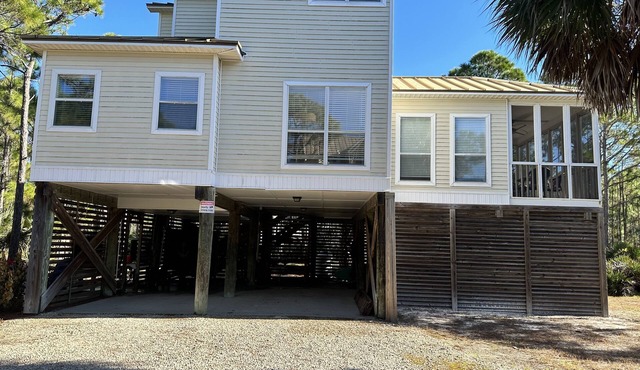 Awesome St George Island Home, Walk to Beach! PET FRIENDLY