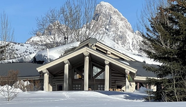 Awesome Teton Views! 6 Acres. Ski, Hike, Fish, Jacuzzi. Sleeps 6 Comfortably.