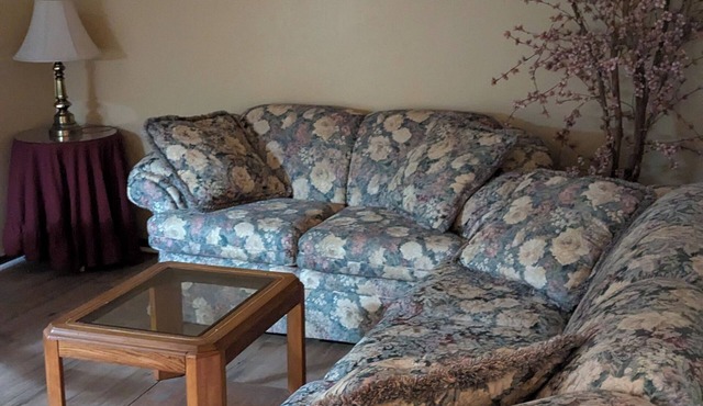 Awesome two bedrooms to relax with AC, and quiet neighborhood in Hutchinson.