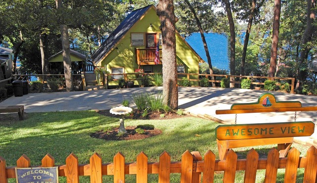 "Awesome View" kayaks, docks, decks & a spring fed lake.