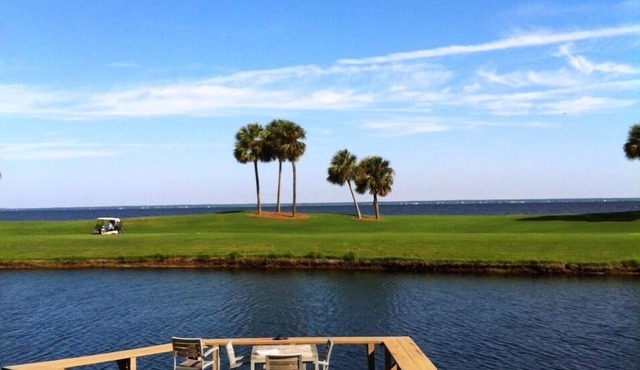 Awesome View of Bay- just remodeled w larger den and 75 “tv + Golf Cart