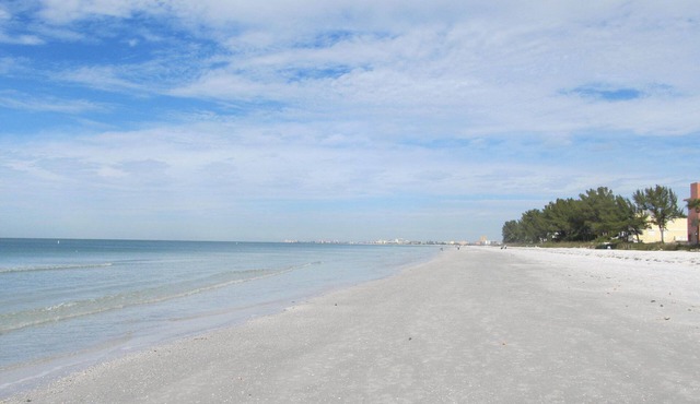 Awesome view of the Bay. Pool , Quiet beach neighborhood