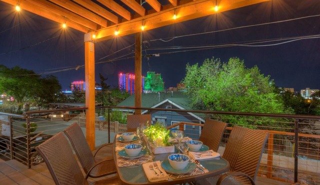 Awesome View! UNR~Groups~Deck~Reno~Minerva House~ Near Downtown~Family Fun