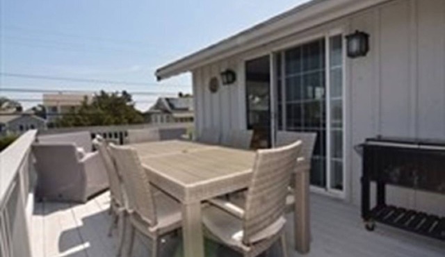 Awesome views of South River. 2 blocks to the beach. Wrap around Deck. n