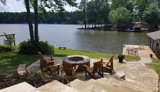 Awesome Views! Two Full-Kitchens And Relaxing Fire Pit Area!