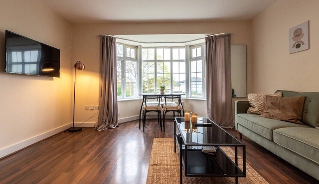 Axinite - 3 Bedroom Flat With Parking