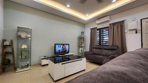 AY Homestay Midtown Falim