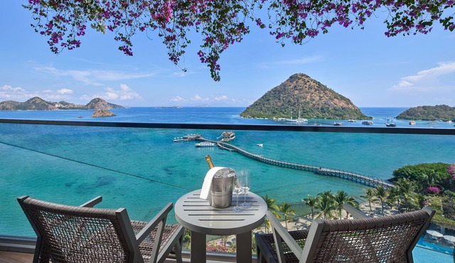 AYANA Komodo Waecicu Beach