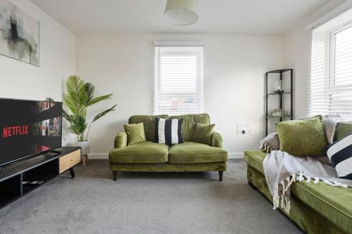 Aylesbury 4BR House-Garden & Parking Sleeps 10