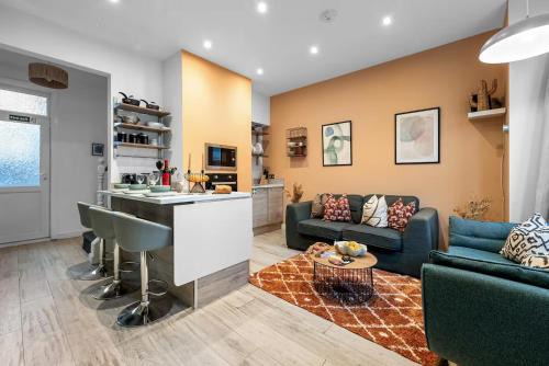 Aylesbury House 3 En-suite Bedrooms Parking Pets