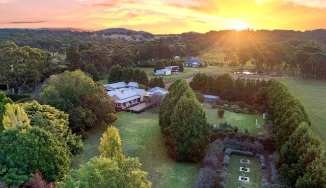 Aylmerton House and Cottage for 14 Southern Highlands