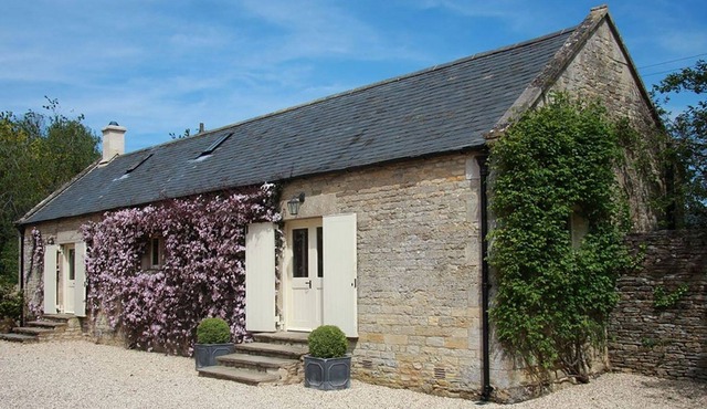 Aylworth Manor Granary - sleeps 4 guests in 2 bedrooms