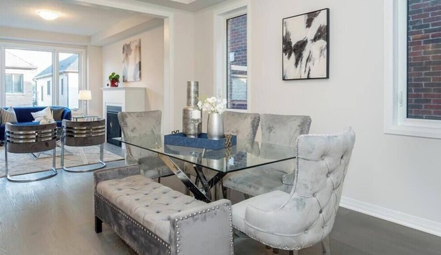 Ayr Haus - Modern Comfort meets Small Town charm